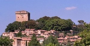 il paese arroccato intorno al castello